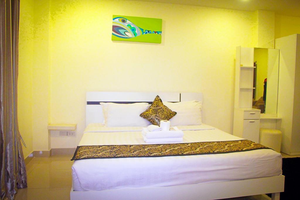 Royal Q & D Suites Pattaya Buitenkant foto