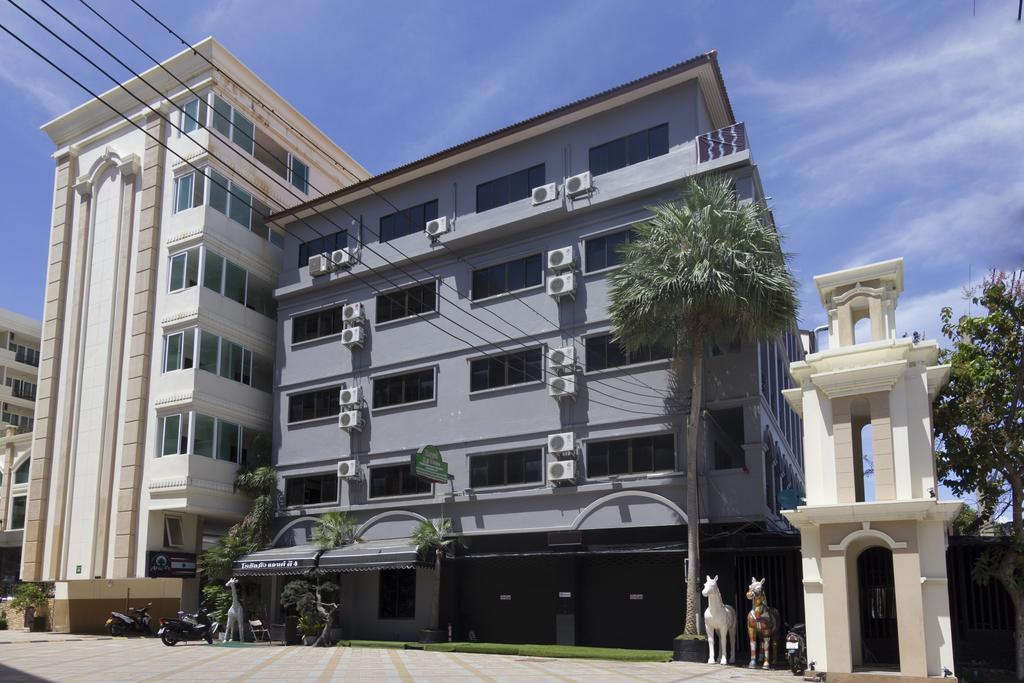 Royal Q & D Suites Pattaya Buitenkant foto