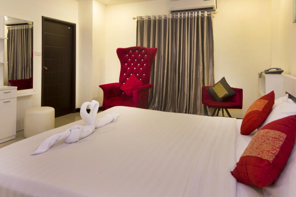 Royal Q & D Suites Pattaya Buitenkant foto