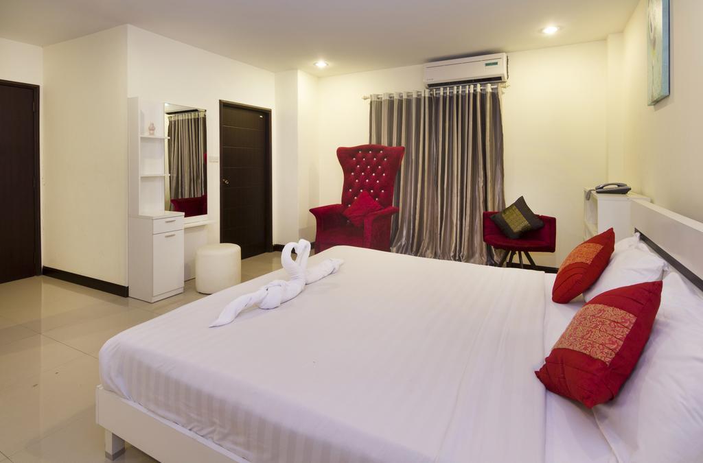 Royal Q & D Suites Pattaya Buitenkant foto