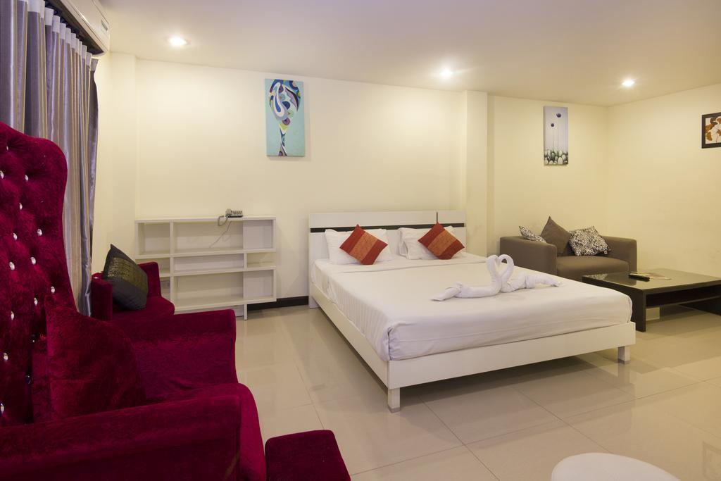 Royal Q & D Suites Pattaya Buitenkant foto
