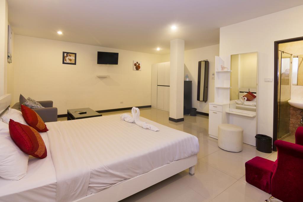Royal Q & D Suites Pattaya Buitenkant foto