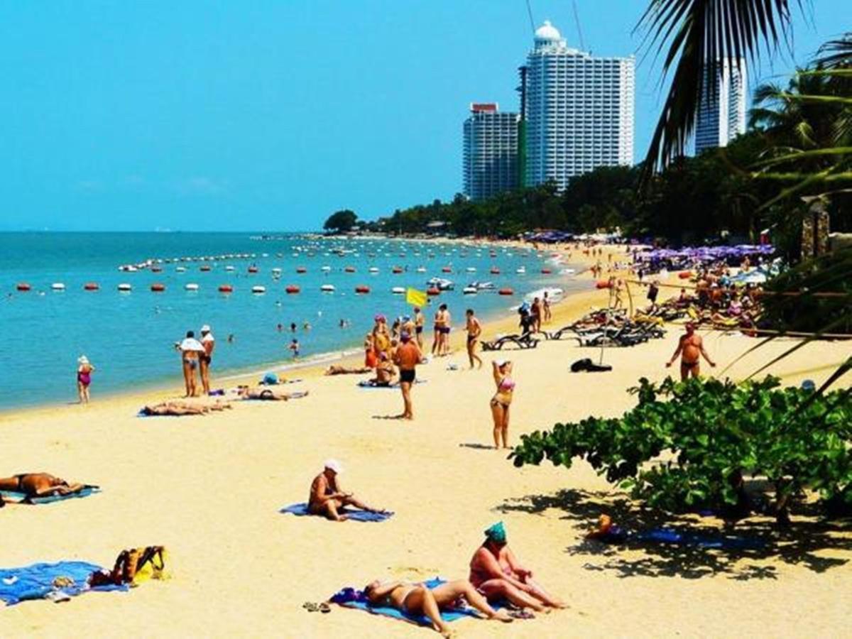 Royal Q & D Suites Pattaya Buitenkant foto