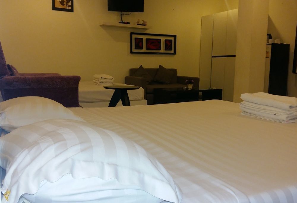 Royal Q & D Suites Pattaya Buitenkant foto