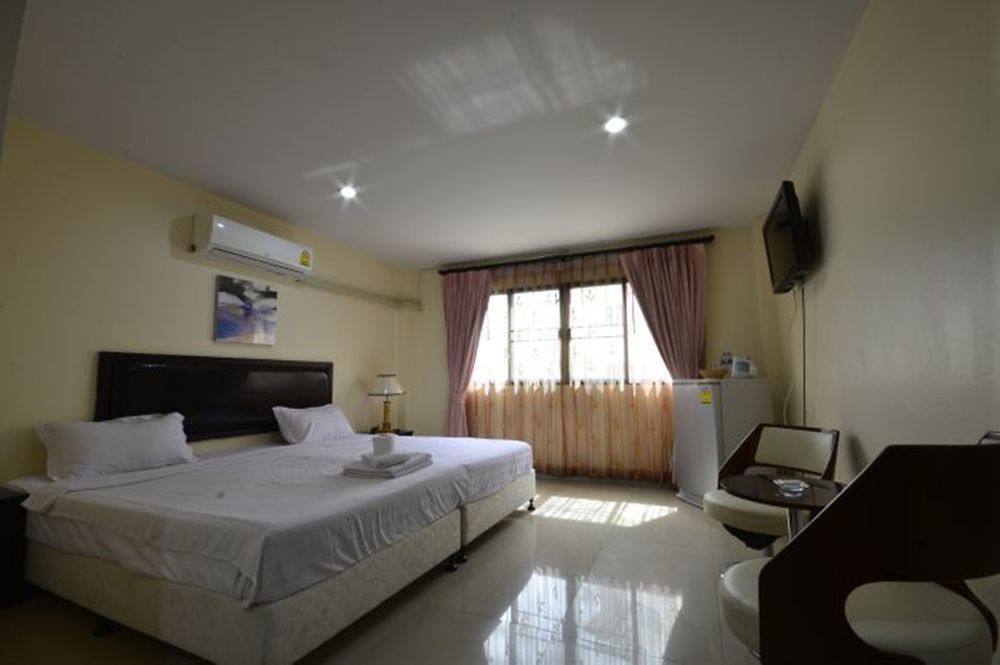 Royal Q & D Suites Pattaya Buitenkant foto