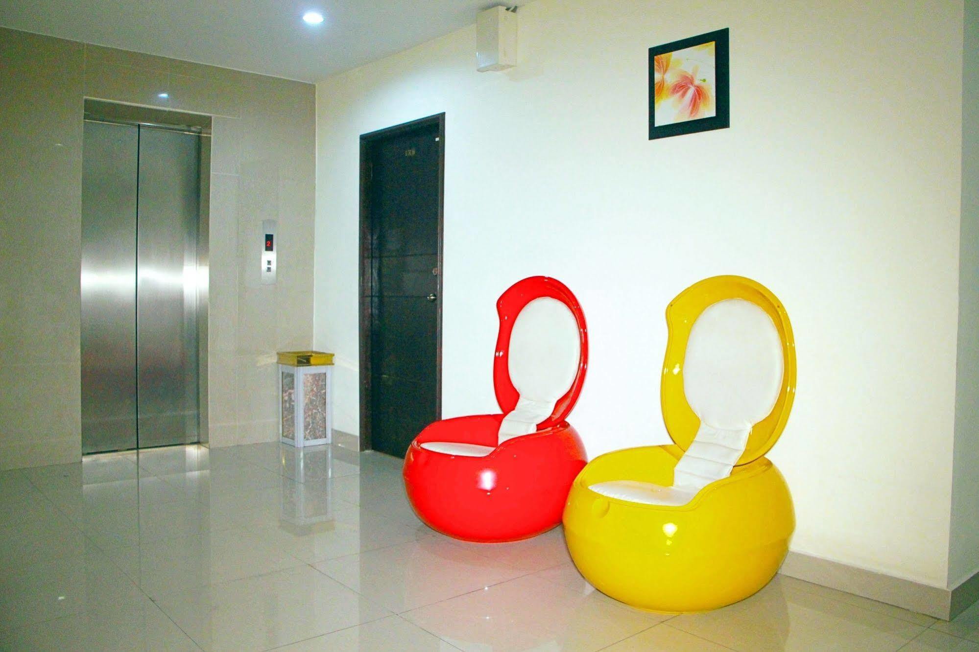Royal Q & D Suites Pattaya Buitenkant foto