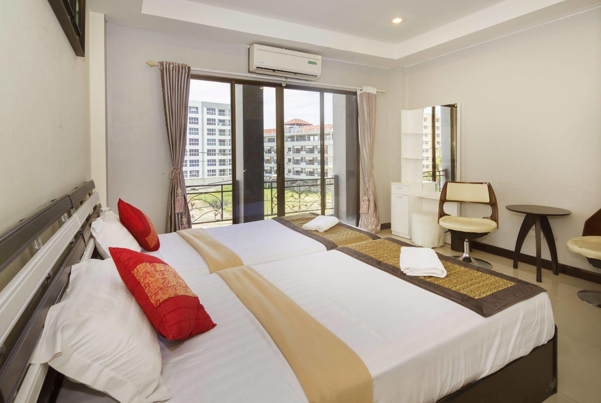 Royal Q & D Suites Pattaya Buitenkant foto