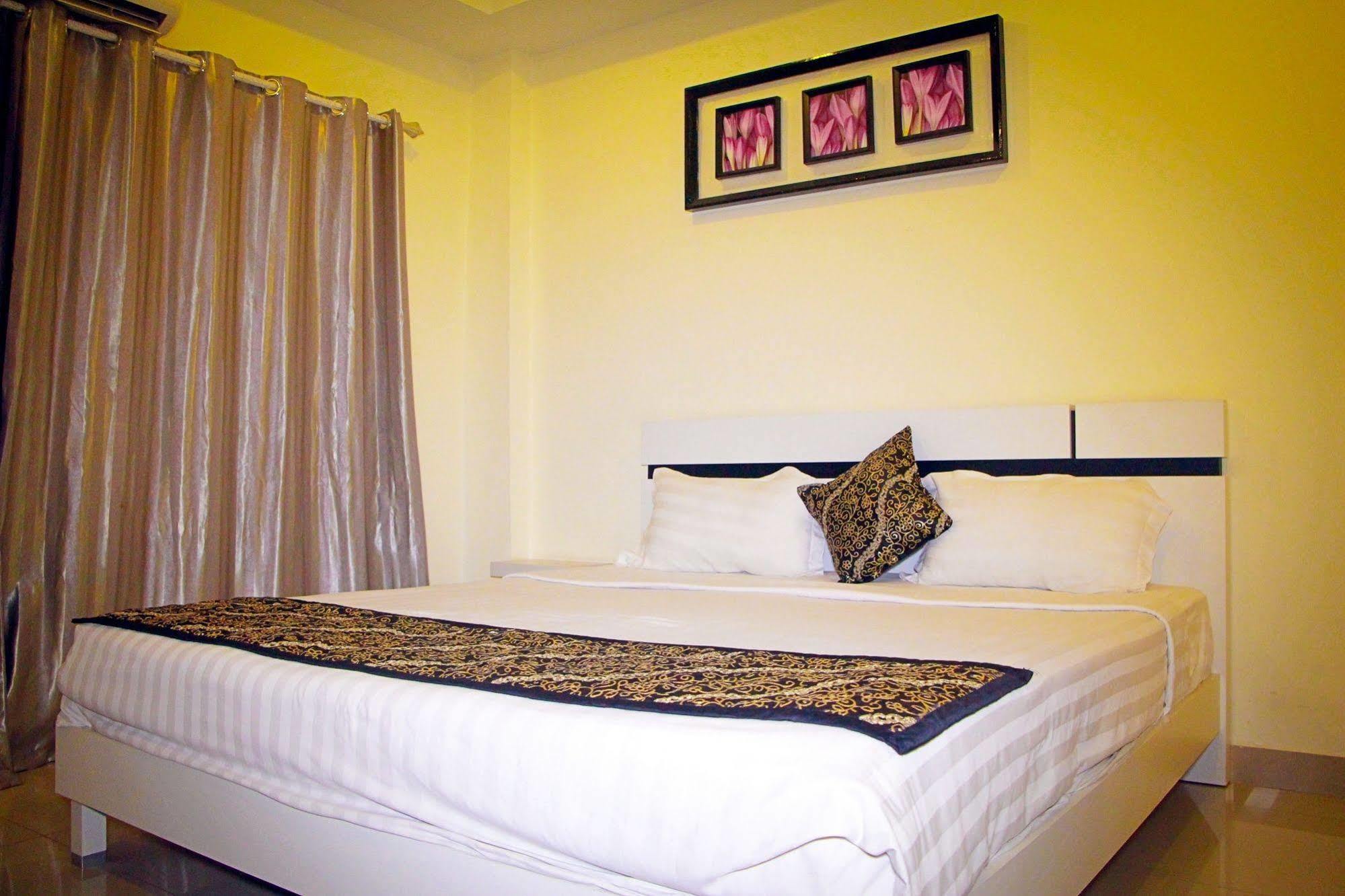 Royal Q & D Suites Pattaya Buitenkant foto