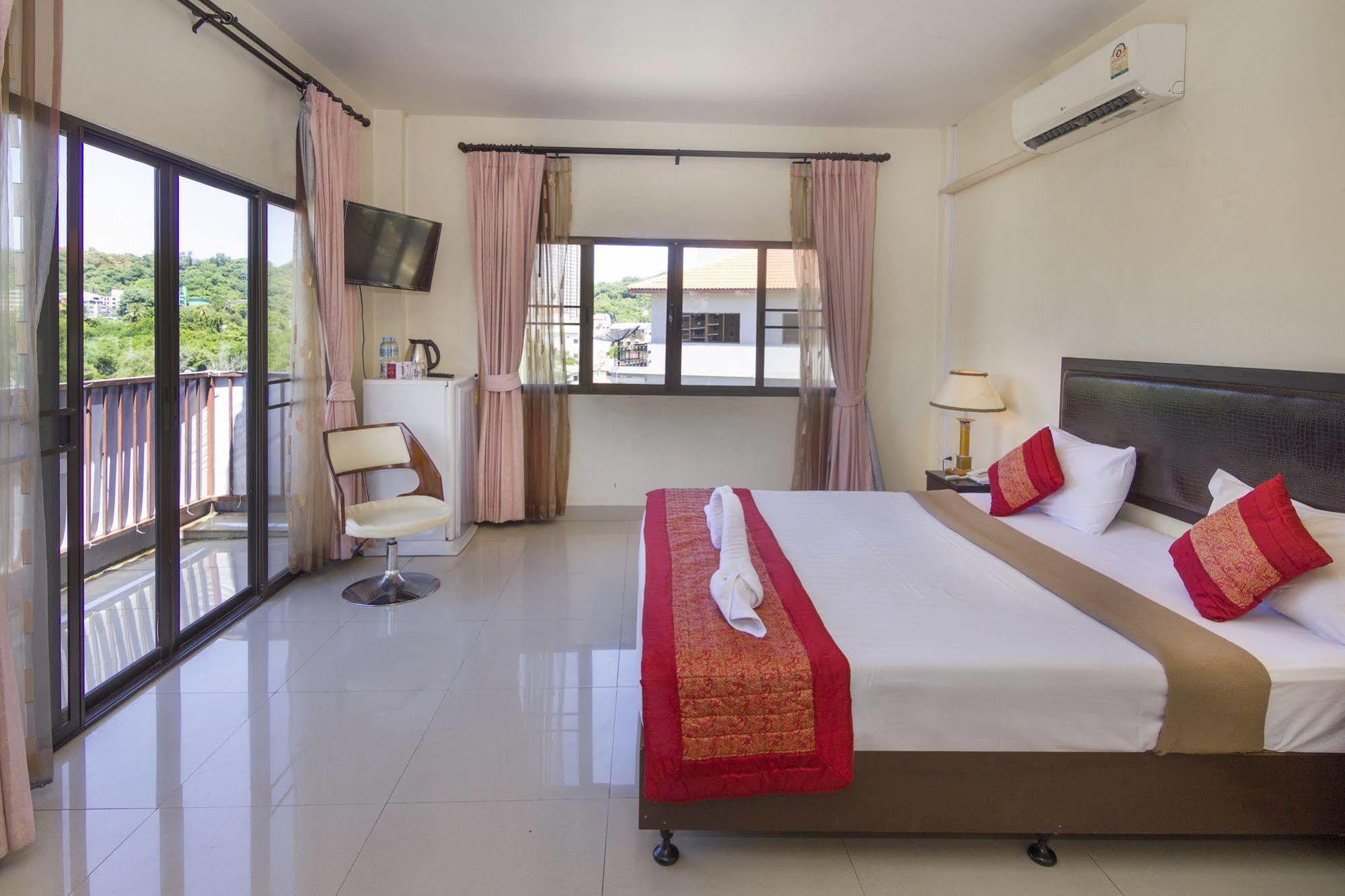 Royal Q & D Suites Pattaya Buitenkant foto
