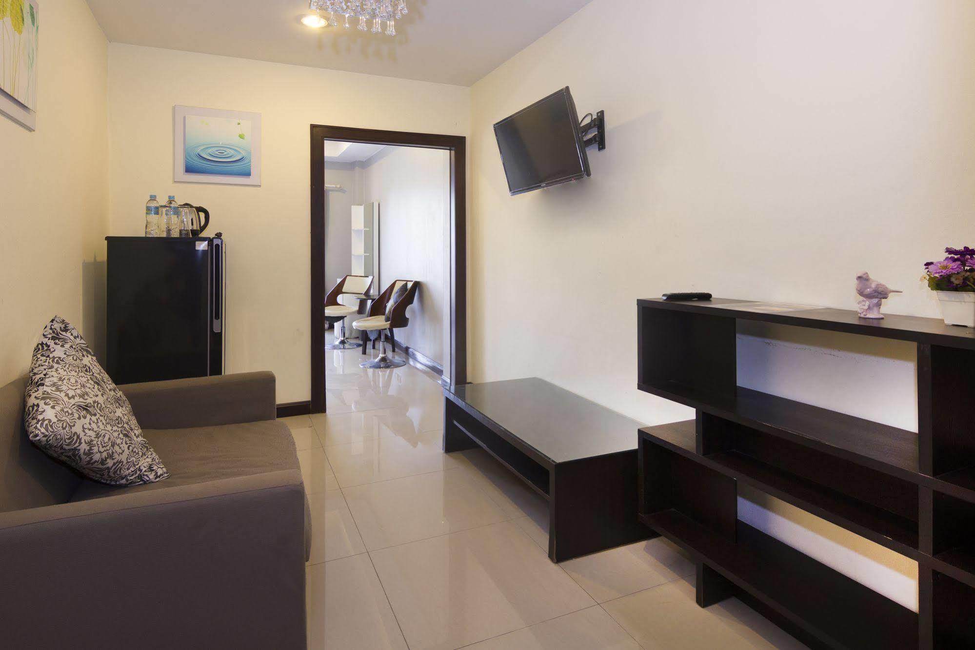 Royal Q & D Suites Pattaya Buitenkant foto