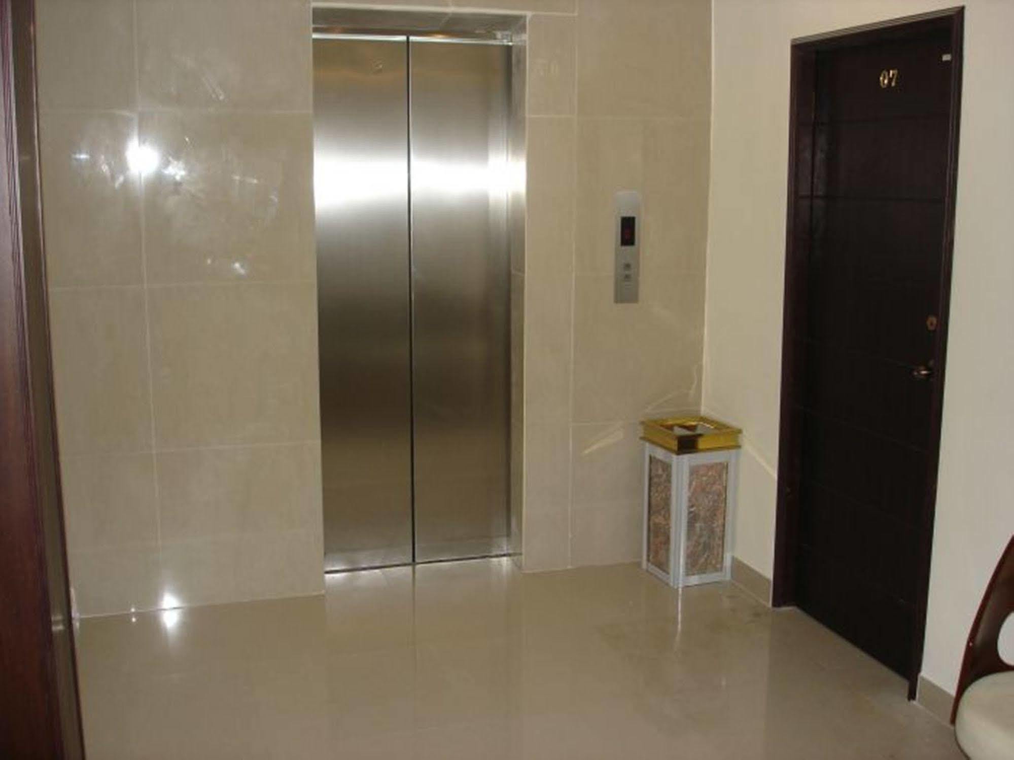 Royal Q & D Suites Pattaya Buitenkant foto