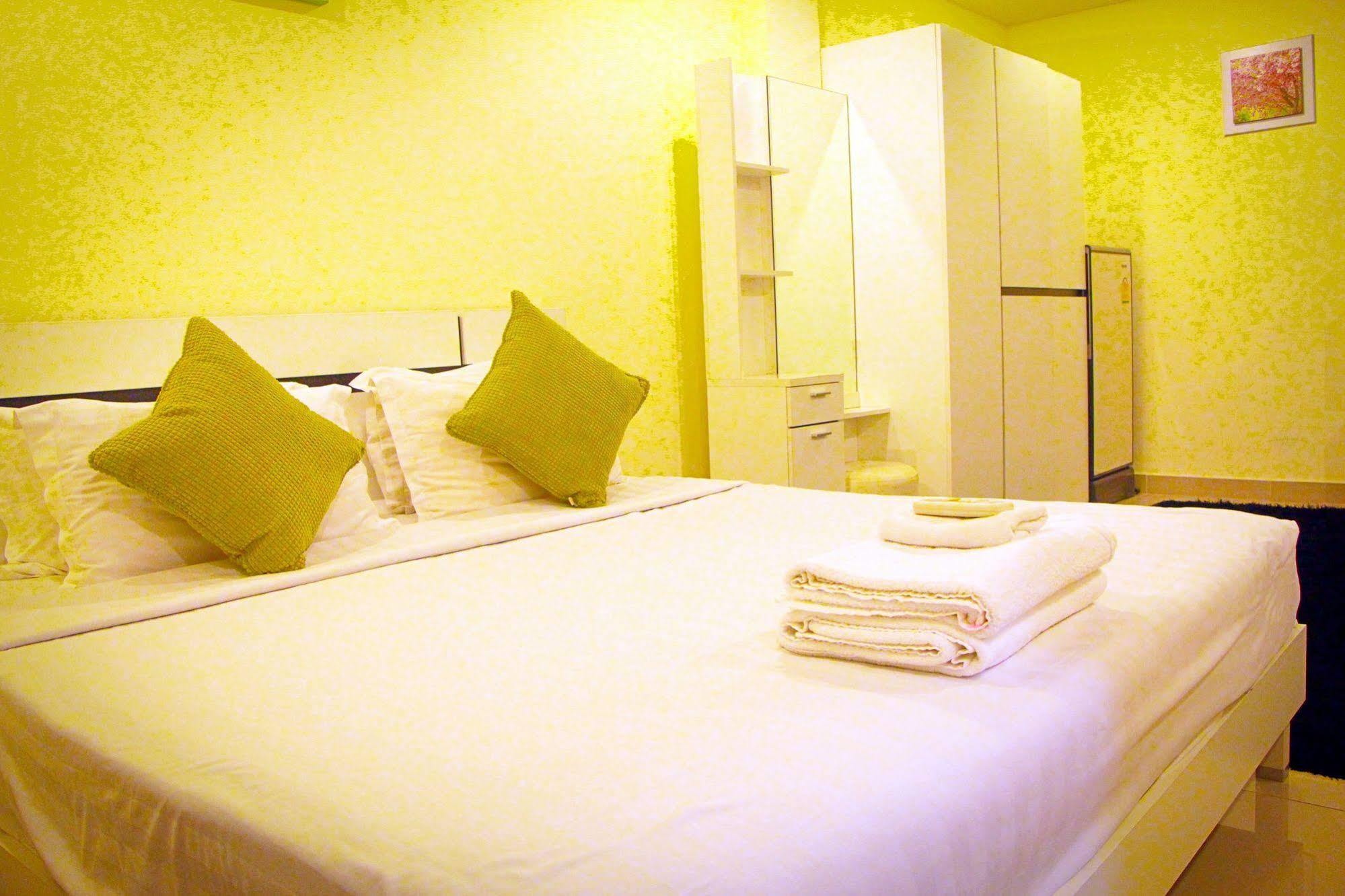 Royal Q & D Suites Pattaya Buitenkant foto
