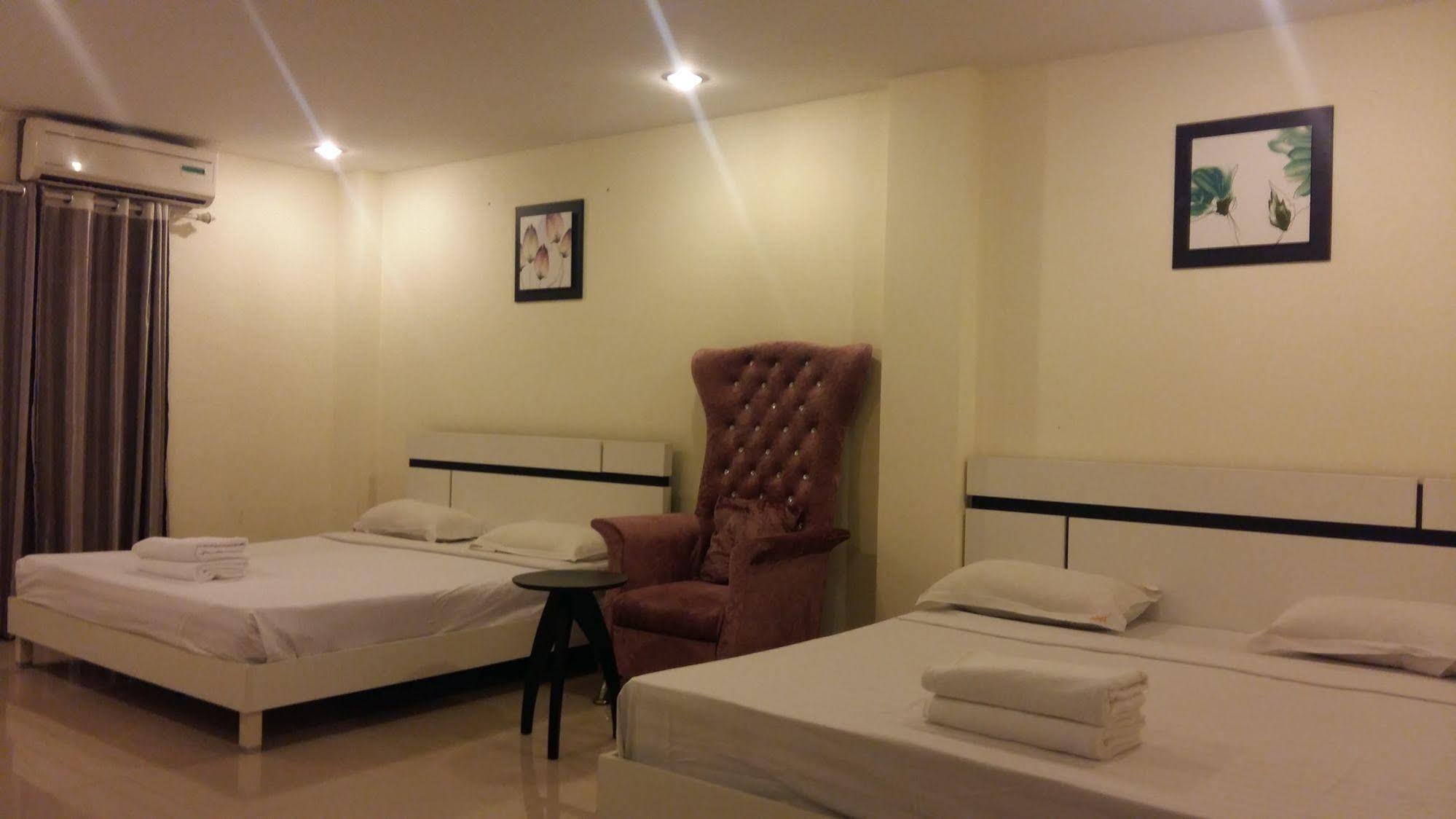 Royal Q & D Suites Pattaya Buitenkant foto