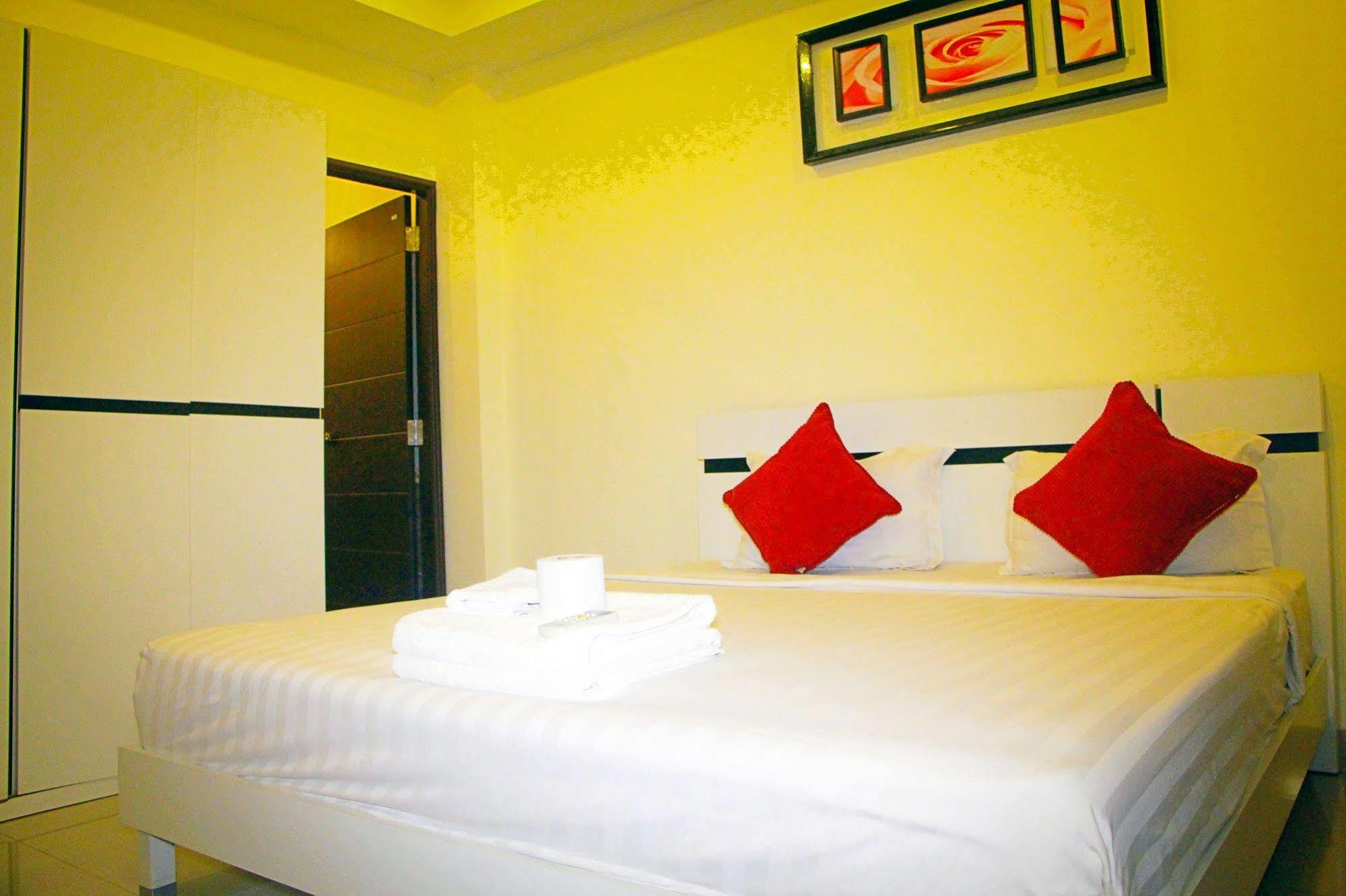 Royal Q & D Suites Pattaya Buitenkant foto